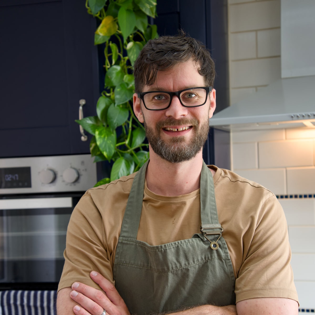 Tom in his kitchen, close portrait in an apron