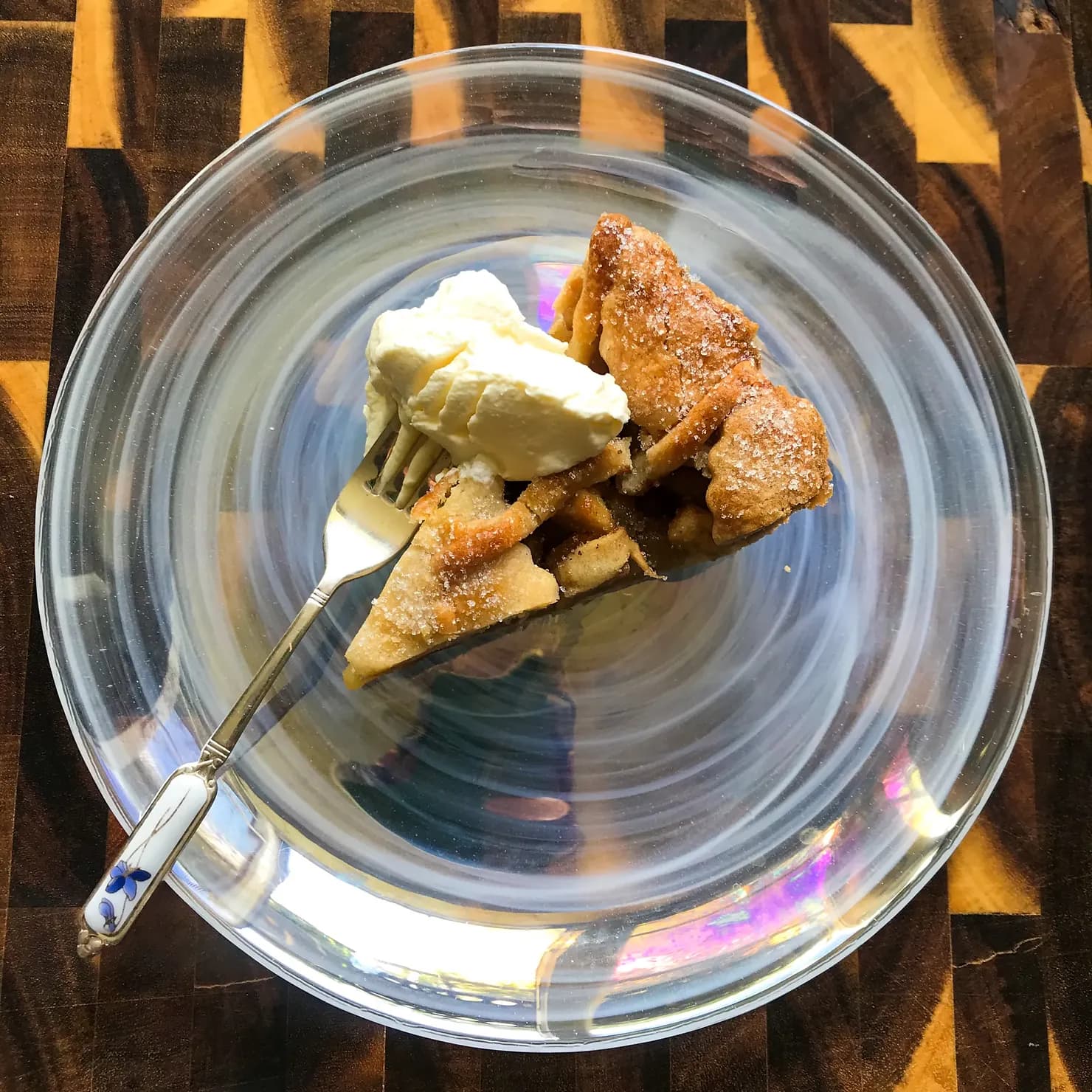 Cinnamon-spiced apple pie, photographed for Pinch of Mint